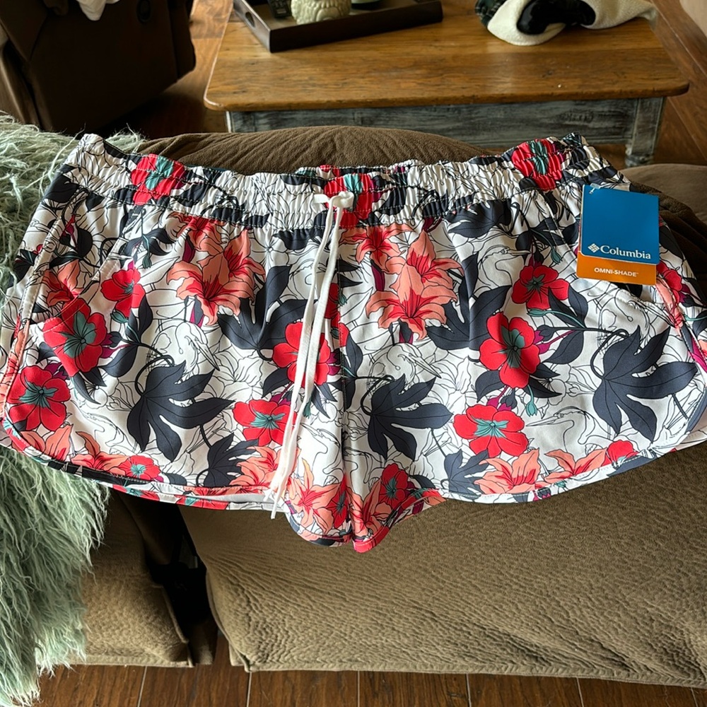 Nwt womens columbia shorts xl